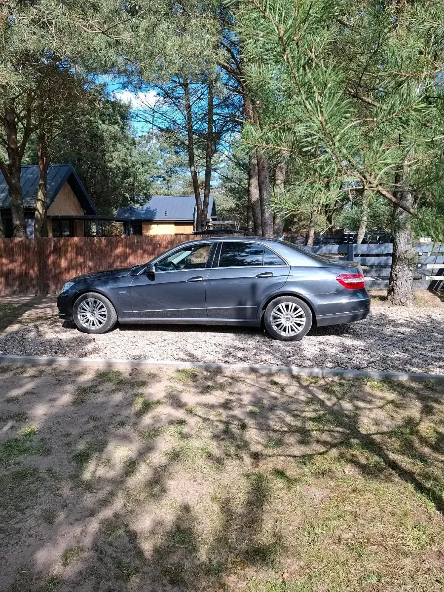 Gebraucht Mercedes E220 170 PS (125 kW) 2012 Braun Limousine