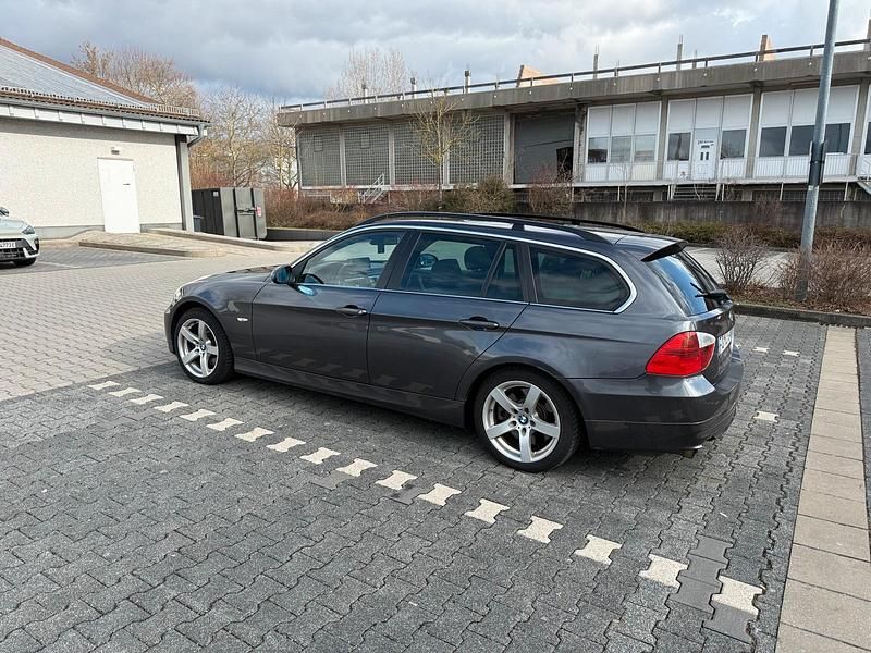 Gebraucht BMW 325 218 PS (160 kW) 2007 Grau Kombi
