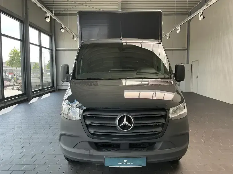 Gebraucht Mercedes Sprinter 163 PS (119 kW) 2020 Grau (schwarzgrau) Van