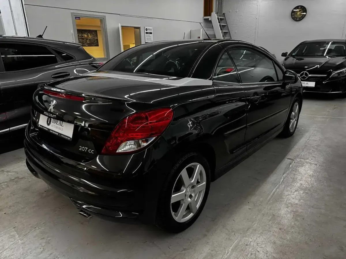 Gebraucht Peugeot 207 Allure 111 PS (81 kW) 2012 Schwarz obsidien/metallic Cabrio