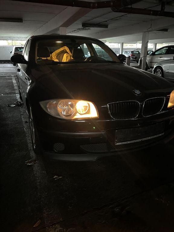 Gebraucht BMW 116 122 PS (89 kW) 2004 Schwarz Kleinwagen