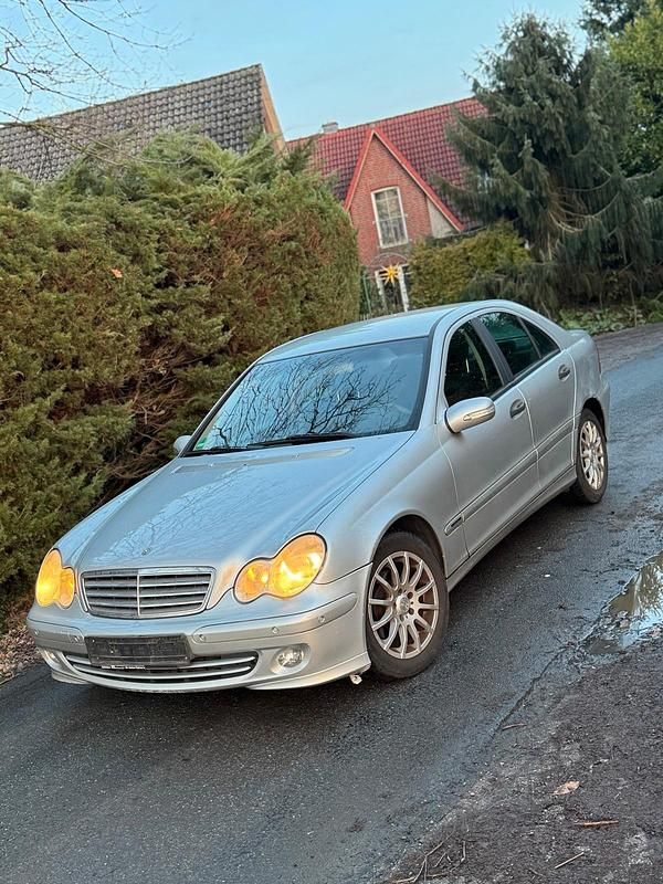 Gebraucht 2004 Mercedes C180 Limousine | 750 € (Superpreis) - Bild 1/4