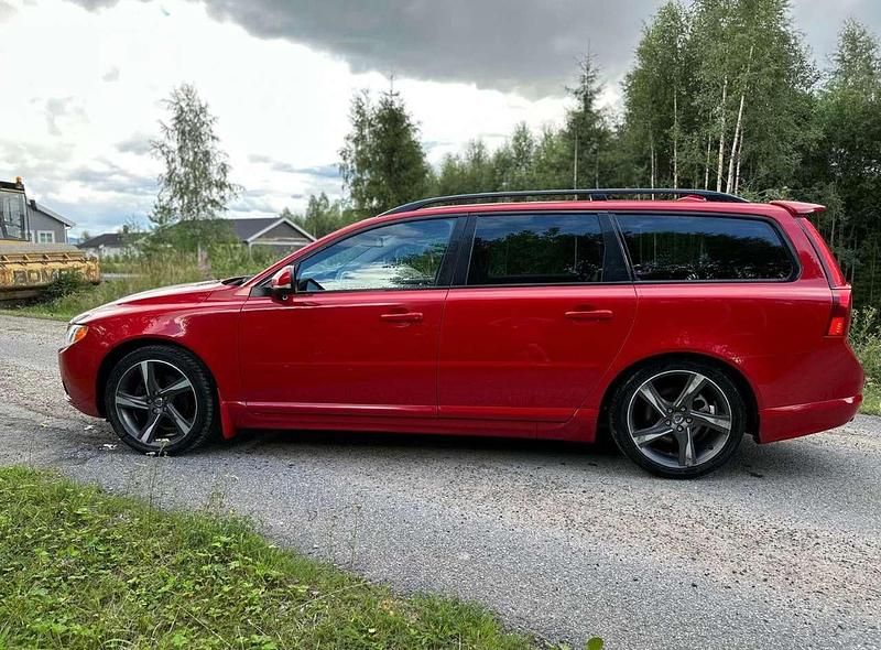 Gebraucht Volvo V70 R-Design 114 PS (83 kW) 2012 Rot Kombi