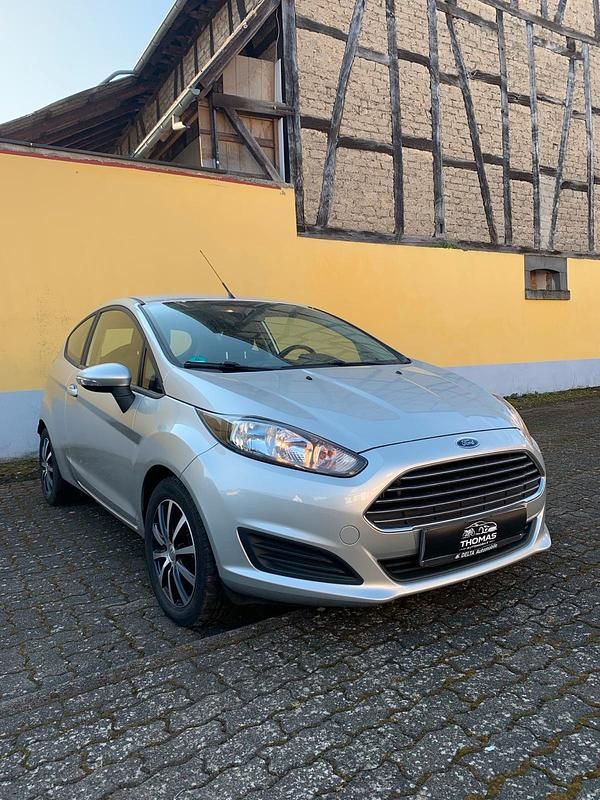 Gebraucht Ford Fiesta 101 PS (74 kW) 2014 Silber Kleinwagen