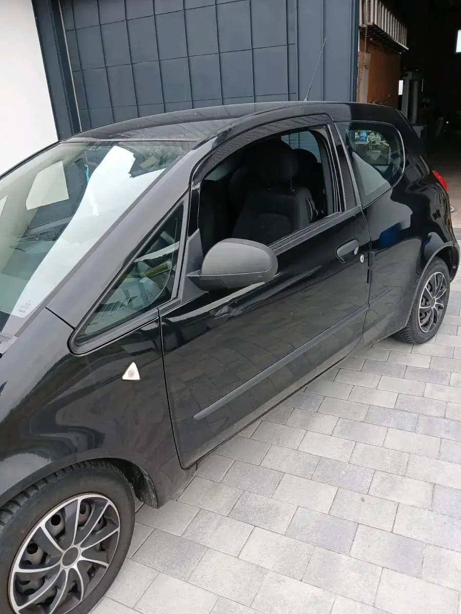 Gebraucht Mitsubishi Space Star 75 PS (55 kW) 2005 Schwarz Kleinwagen
