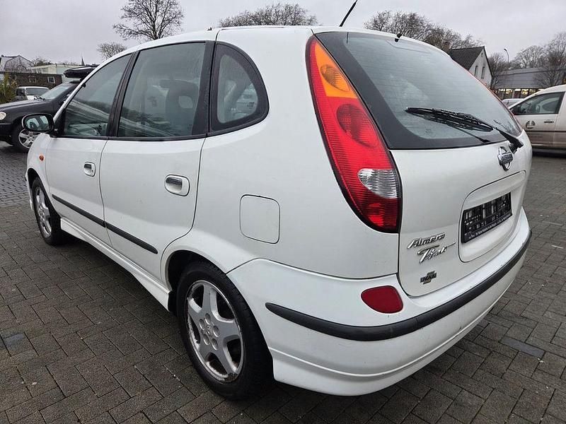 Gebraucht Nissan Almera Tino 136 PS (100 kW) 2000 Weiß Van / Kleinbus