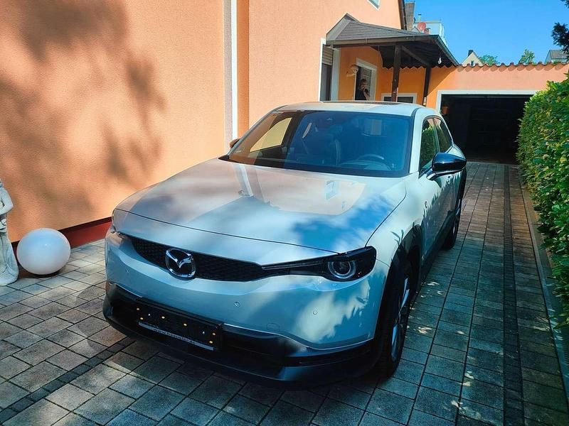 Grau Gebraucht 2024 Mazda MX30 Exclusive-Line SUV | 33.000 € - Bild 1/4