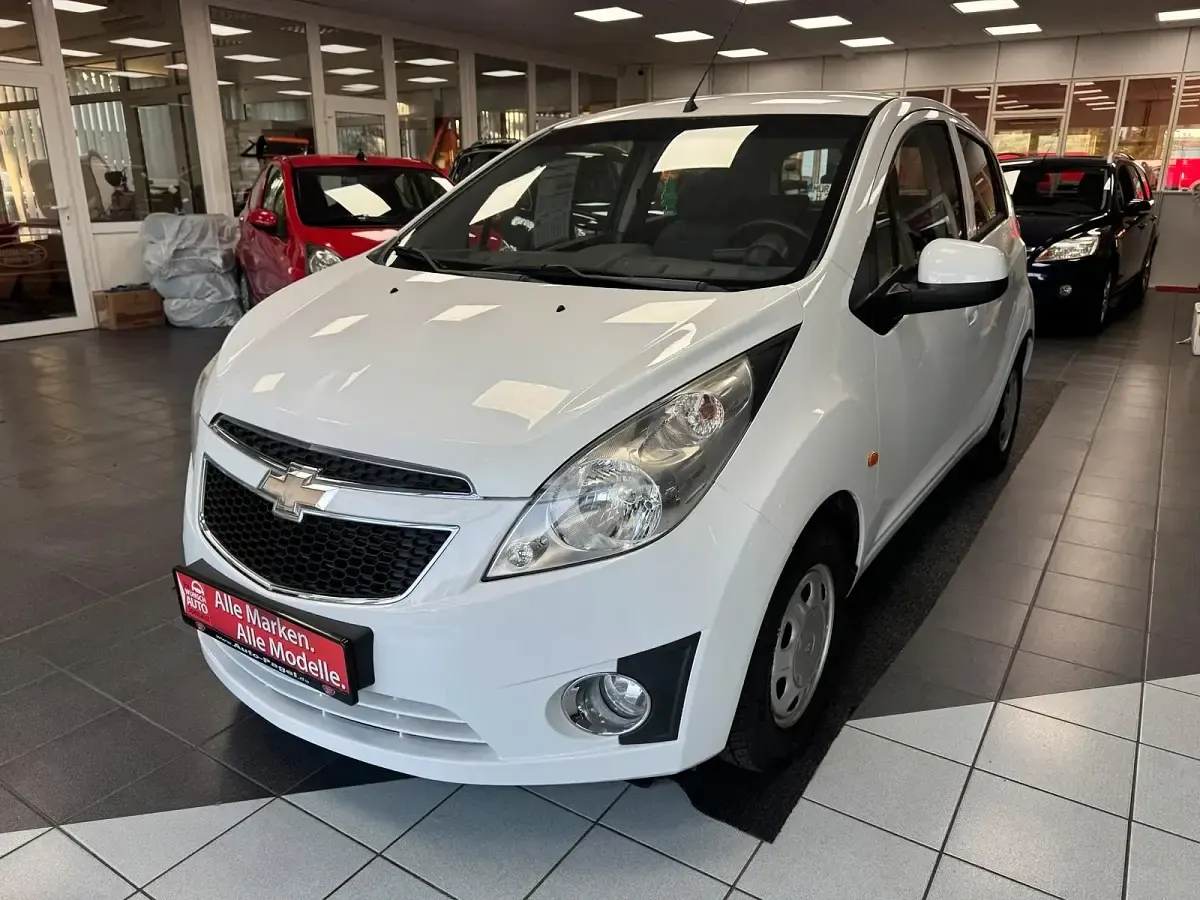 Gebraucht Chevrolet Spark 68 PS (50 kW) 2011 Weiß Kleinwagen