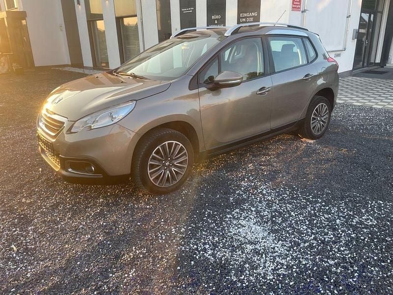 Grau Gebraucht 2015 Peugeot 2008 Active SUV | 6.950 € (Superpreis) - Bild 1/4