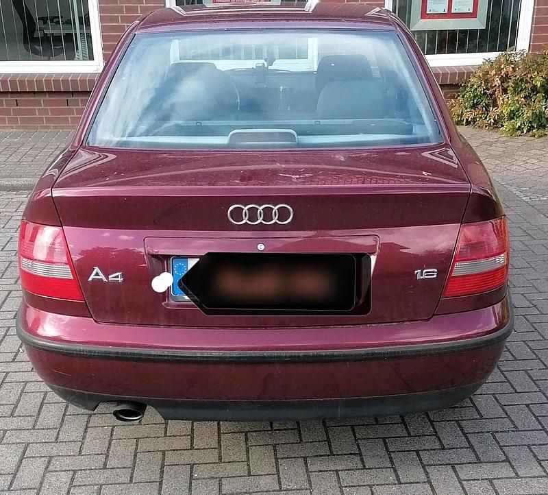 Gebraucht Audi A4 105 PS (77 kW) 2002 Rot Limousine