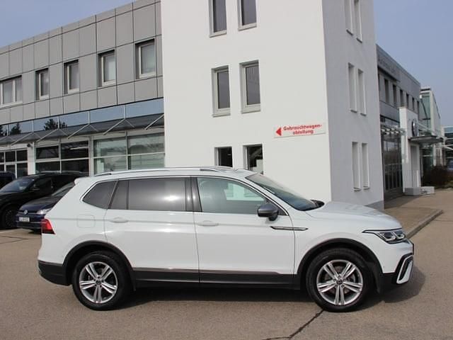 Gebraucht VW Tiguan Allspace Elegance 150 PS (110 kW) 2022 Pure white SUV