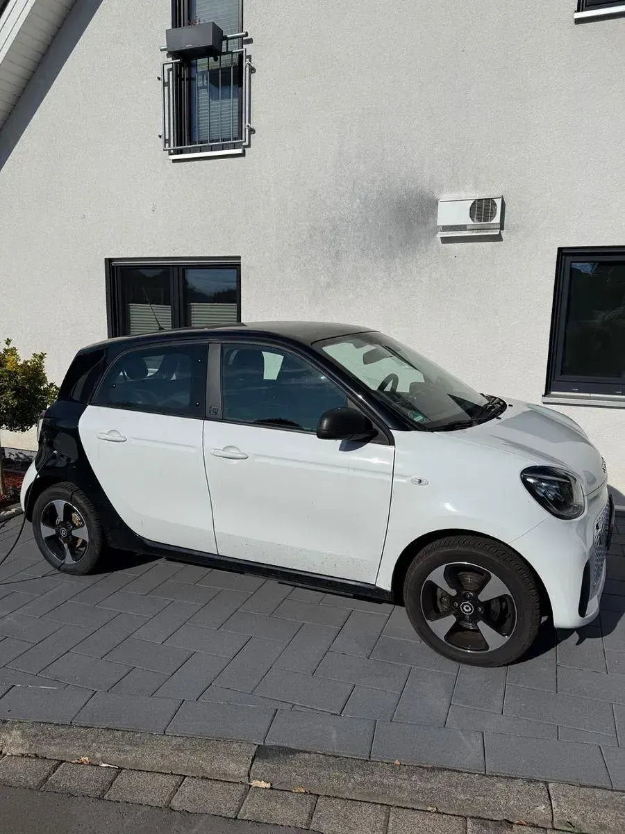 Gebraucht Smart ForFour Electric Drive Passion 60 kW (82 PS) 2021 Weiß Kleinwagen