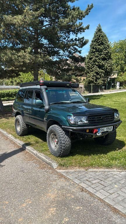 Grün Gebraucht 2002 Toyota Land Cruiser SUV | 35.900 € - Bild 1/4