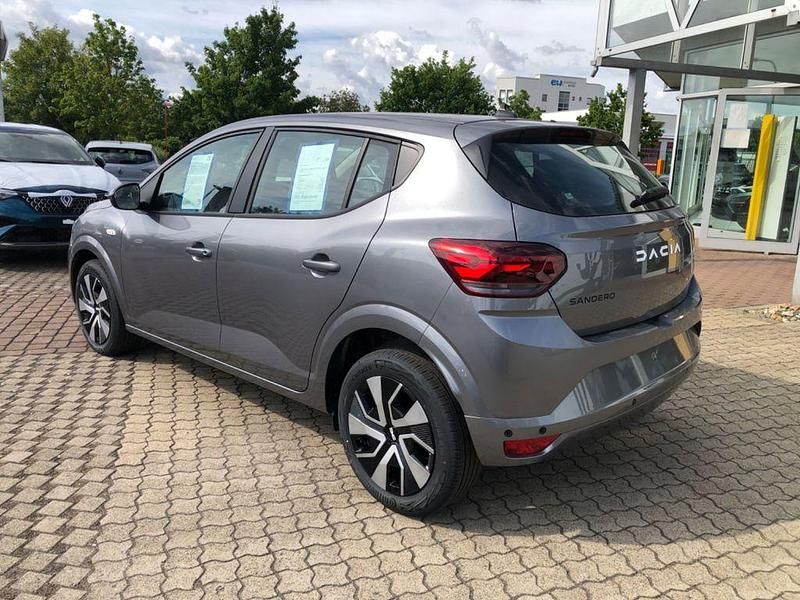 Neu Dacia Sandero Expression 91 PS (66 kW) 2026 Grau Limousine