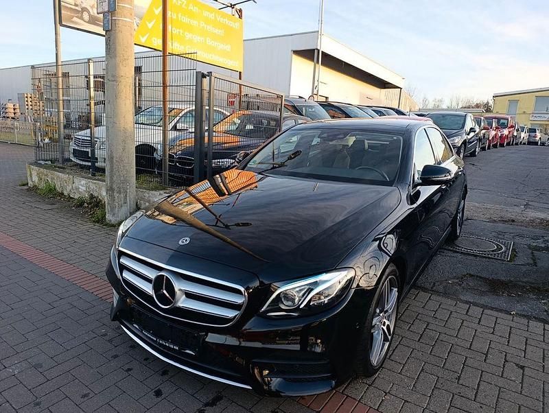Schwarz Gebraucht 2018 Mercedes E250 AMG line Limousine | 31.990 € (Teuer) - Bild 1/4