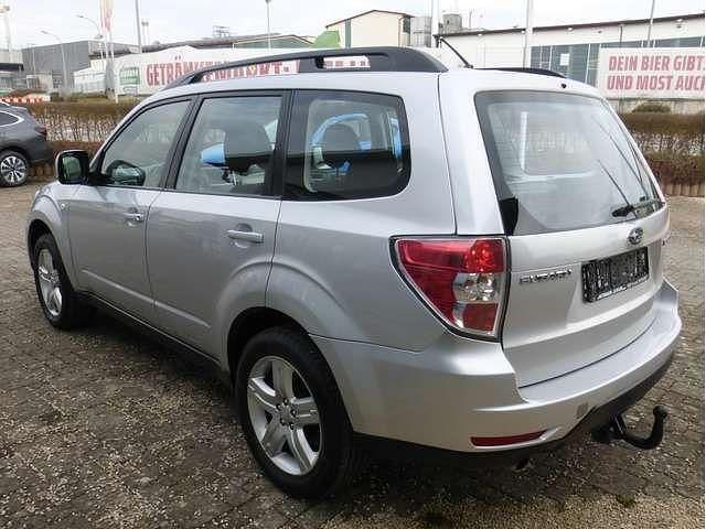 Gebraucht Subaru Forester Comfort 150 PS (110 kW) 2011 Spark silver SUV