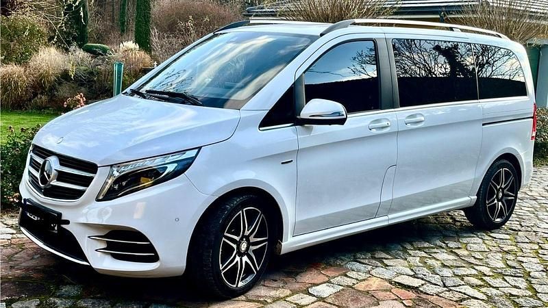 Weiß Gebraucht 2017 Mercedes V250 Avantgarde Van / Kleinbus | 33.900 € (Superpreis) - Bild 1/4