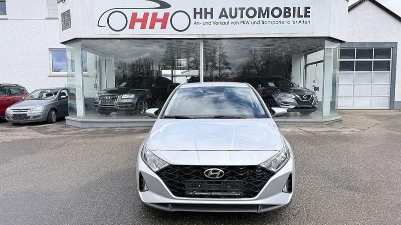 Gebraucht Hyundai i20 Select 101 PS (74 kW) 2022 Silber Limousine