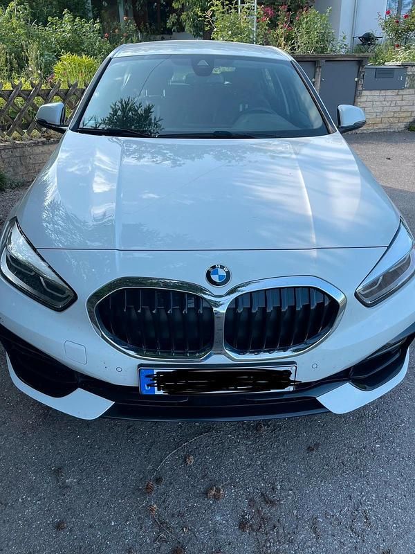 Weiß Gebraucht 2021 BMW 118 Kleinwagen | 19.000 € (Fairer Preis) - Bild 1/4