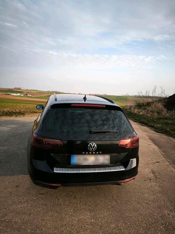Gebraucht VW Passat 150 PS (110 kW) 2022 Schwarz Kombi