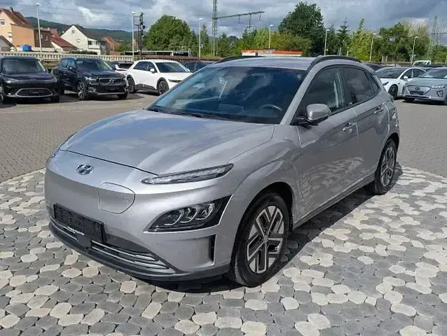 Gebraucht Hyundai Kona Trend 100 kW (136 PS) 2021 Silber SUV