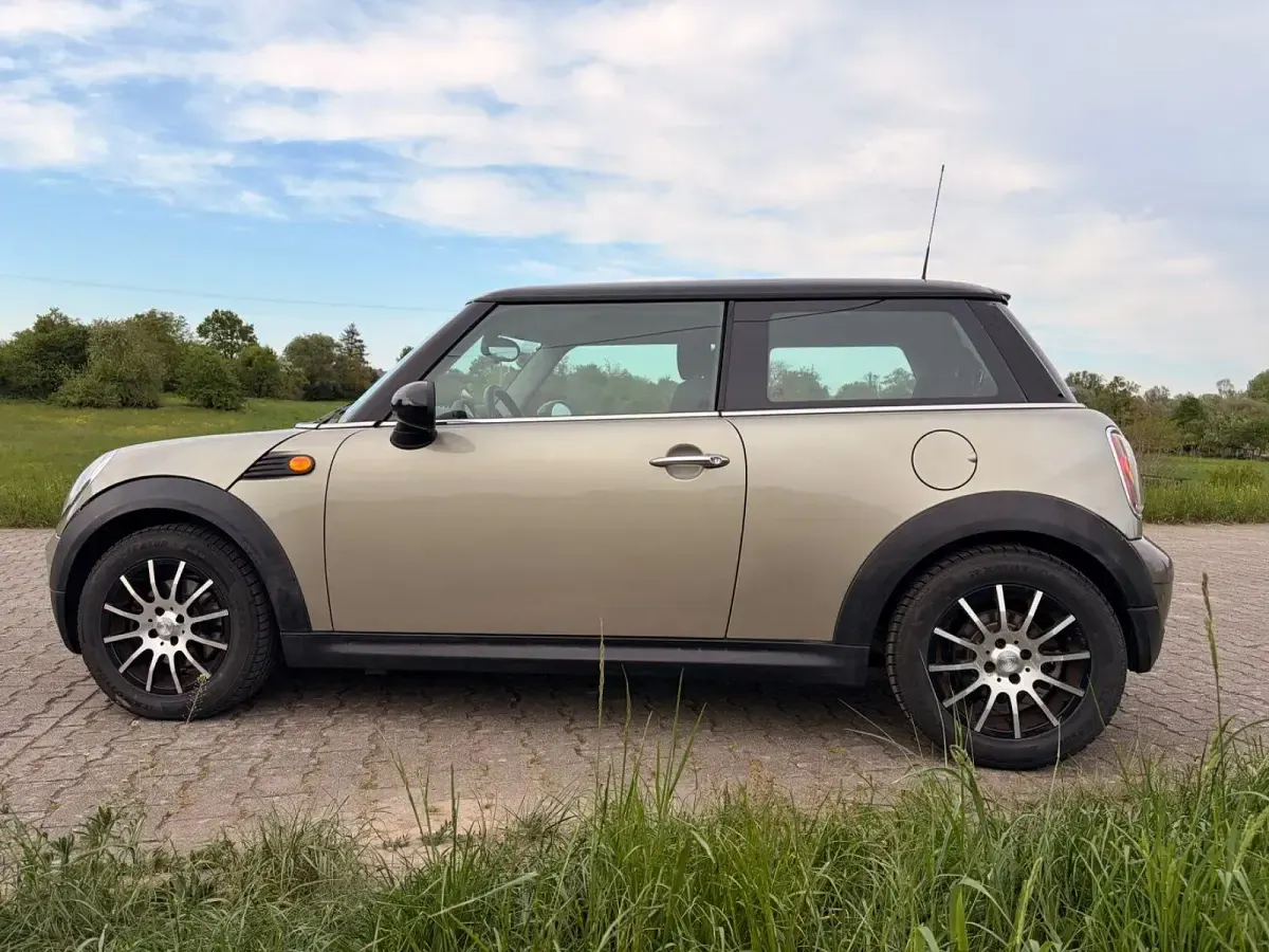 Usata Mini Cooper 120 CV (88 kW) 2007 Oro Utilitaria