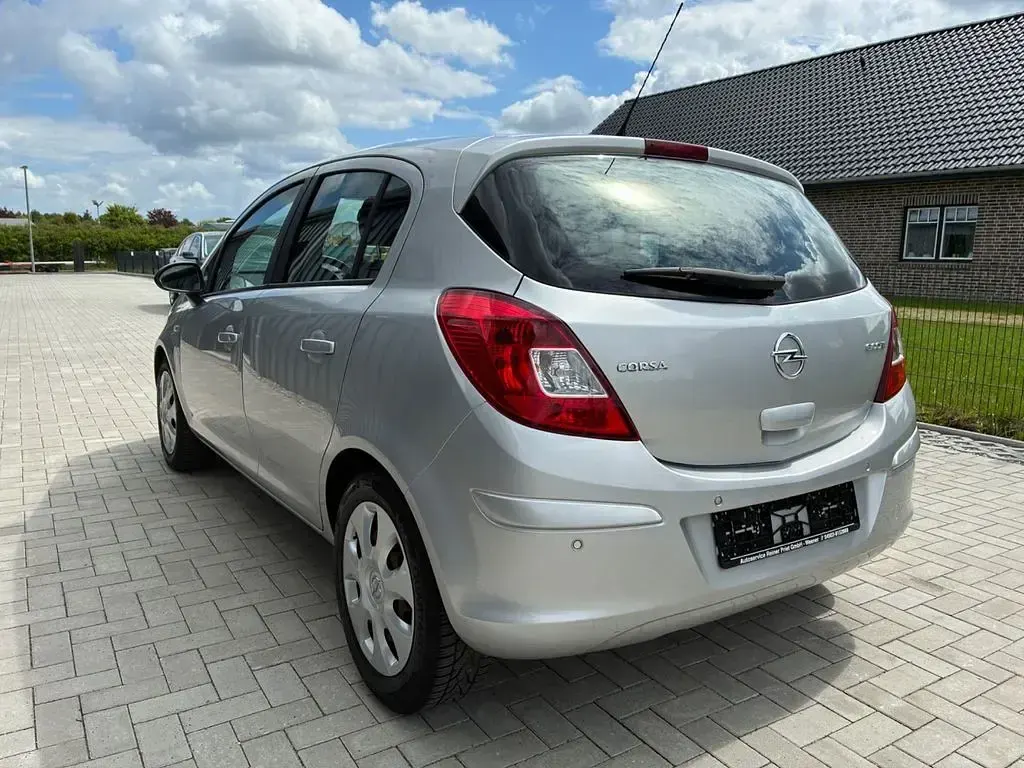 Używany Opel Corsa Eco 95 KM (69 kW) 2014 Srebrny Hatchback