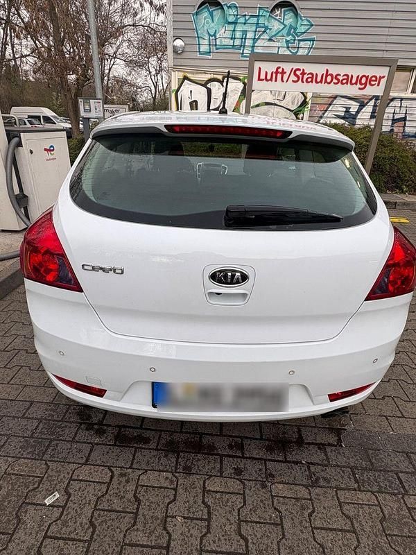 Gebraucht Kia ProCeed Edition 7 90 PS (66 kW) 2011 Weiß Kleinwagen