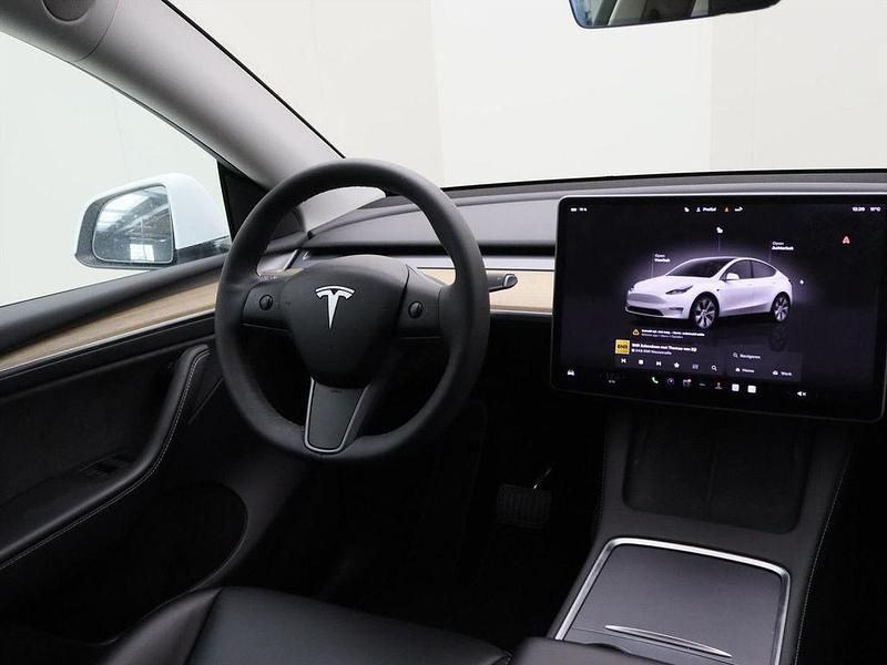Gebraucht Tesla Model Y Standard Range 250 kW (341 PS) 2022 Weiß SUV