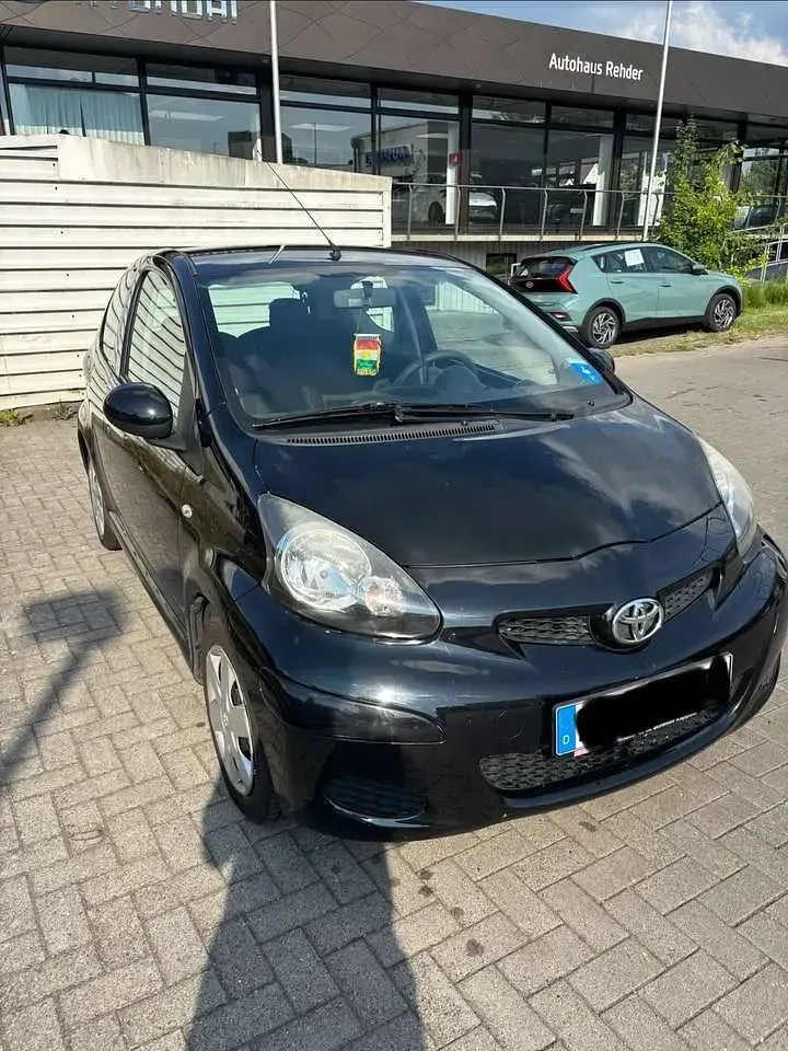 Gebraucht Toyota Aygo 68 PS (50 kW) 2009 Schwarz Kleinwagen