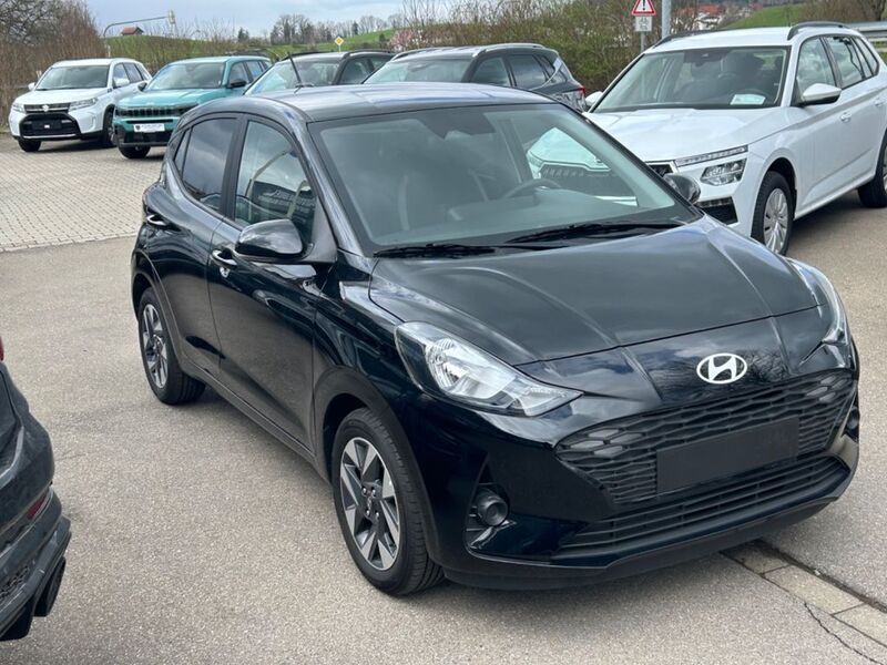 Schwarz Neu 2024 Hyundai i10 Trend Kleinwagen | 15.100 € (Guter Preis) - Bild 1/4