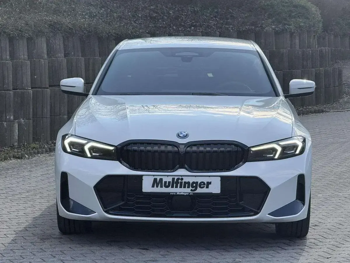 Nowe BMW 330e Performance 184 KM (135 kW) 2026 Biały Sedan/Limuzyna