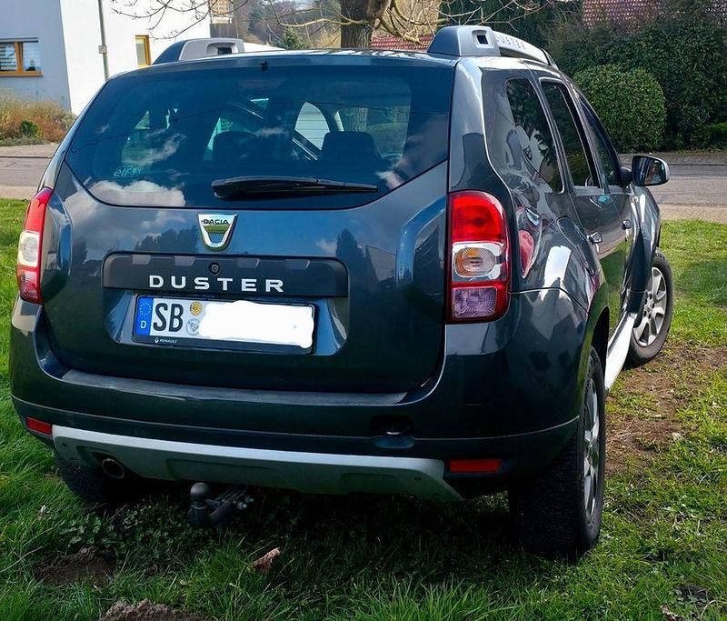 Gebraucht Dacia Duster Celebration 109 PS (80 kW) 2015 Grau SUV