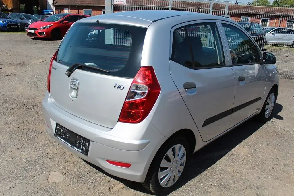Gebraucht Hyundai i10 Classic 69 PS (50 kW) 2012 Silber Kleinwagen
