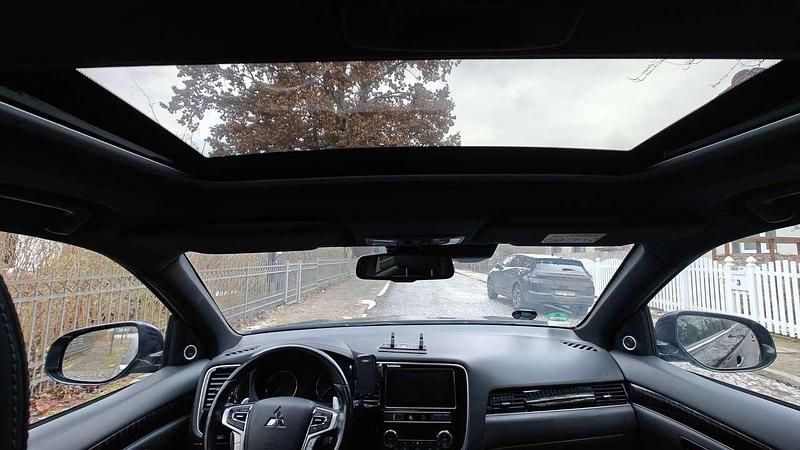 Gebraucht Mitsubishi Outlander P-HEV Top 121 PS (88 kW) 2018 SUV