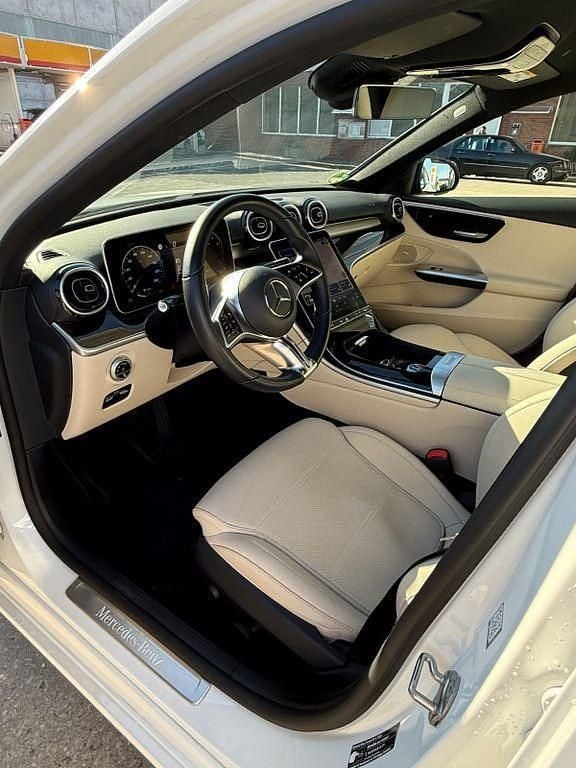 Weiß Gebraucht 2023 Mercedes C180 Night Limousine | 36.000 € (Fairer Preis) - Bild 1/4