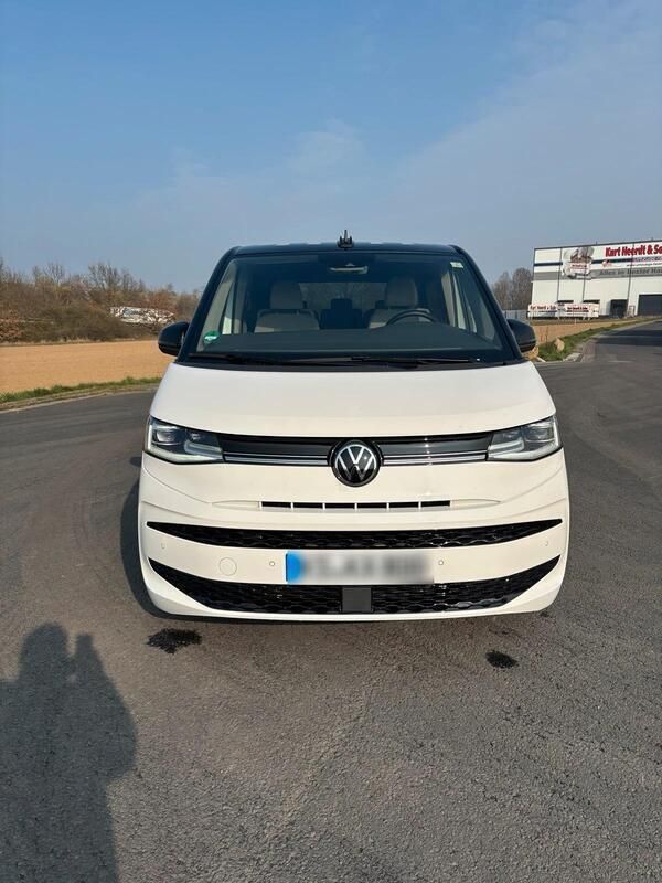 Weiß Gebraucht 2024 VW T7 Van | 59.999 € (Teuer) - Bild 1/4