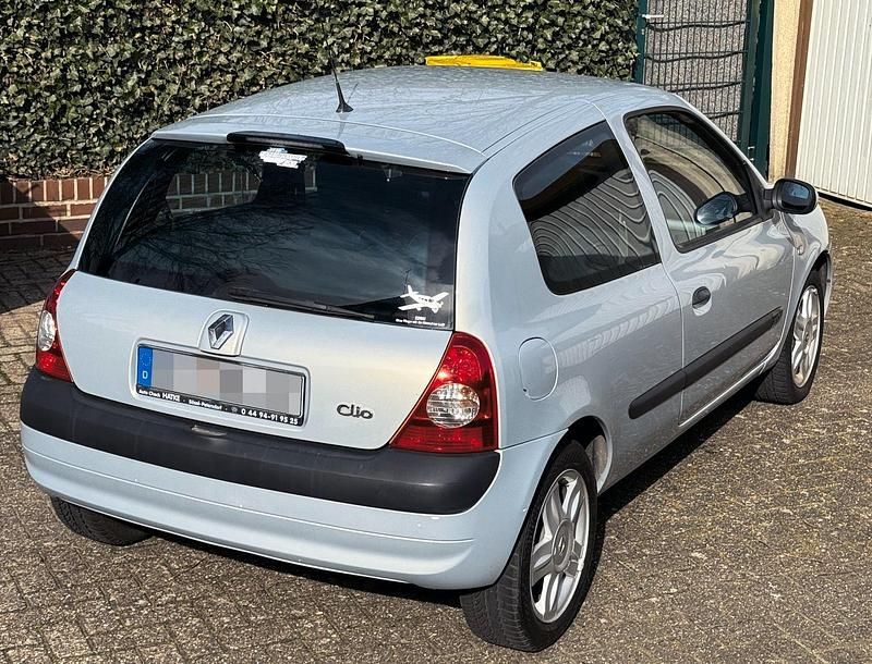 Gebraucht Renault Clio II 90 PS (66 kW) 2004 Silber Kleinwagen