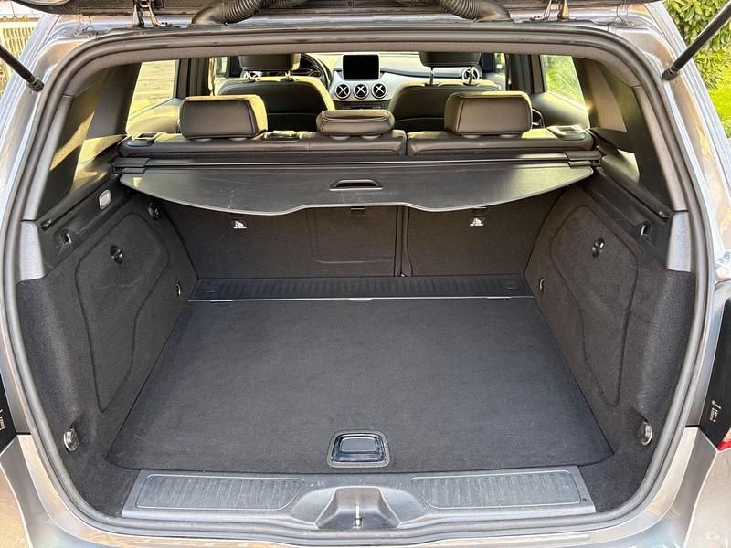 Gebraucht Mercedes B200 156 PS (114 kW) 2015 Grau Van / Kleinbus