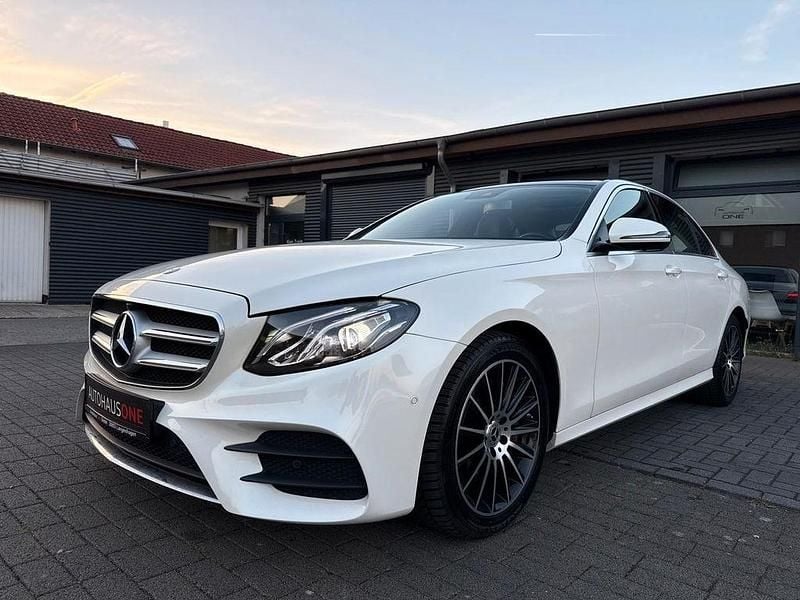 Weiß Gebraucht 2019 Mercedes E220 AMG Limousine | 28.000 € (Guter Preis) - Bild 1/4