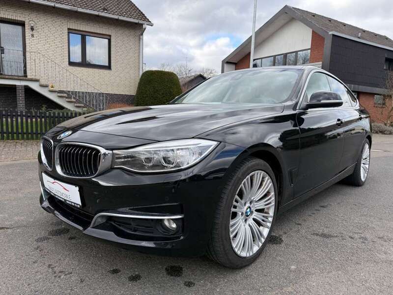 Schwarz Gebraucht 2015 BMW 320 Luxury Line Limousine | 12.990 € (Fairer Preis) - Bild 1/4
