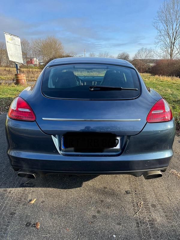 Gebraucht Porsche Panamera 300 PS (220 kW) 2012 Blau Kleinwagen