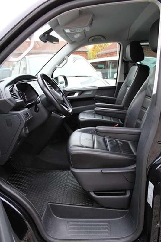 Gebraucht VW Multivan Highline 204 PS (150 kW) 2022 Lc9x deep black perleffeckt Van