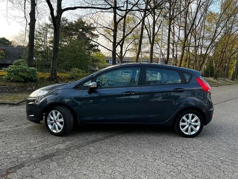 Gebraucht Ford Fiesta 70 PS (51 kW) 2011 Grau Kleinwagen