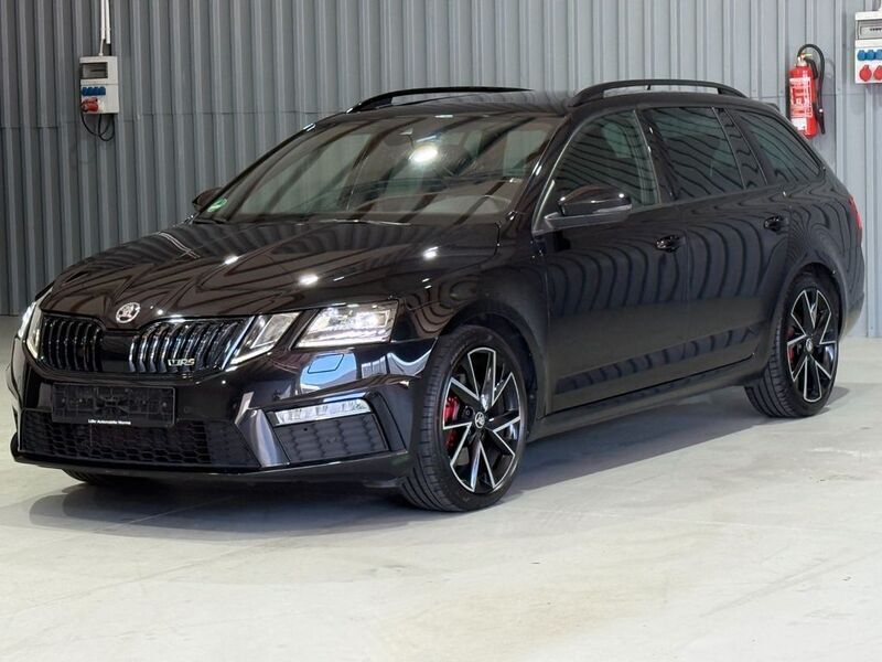 Schwarz Gebraucht 2019 Skoda Octavia RS Kombi | 23.600 € (Teuer) - Bild 1/4