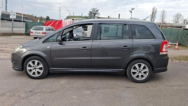 Gebraucht Opel Zafira Sport 150 PS (110 kW) 2010 Grau Van / Kleinbus
