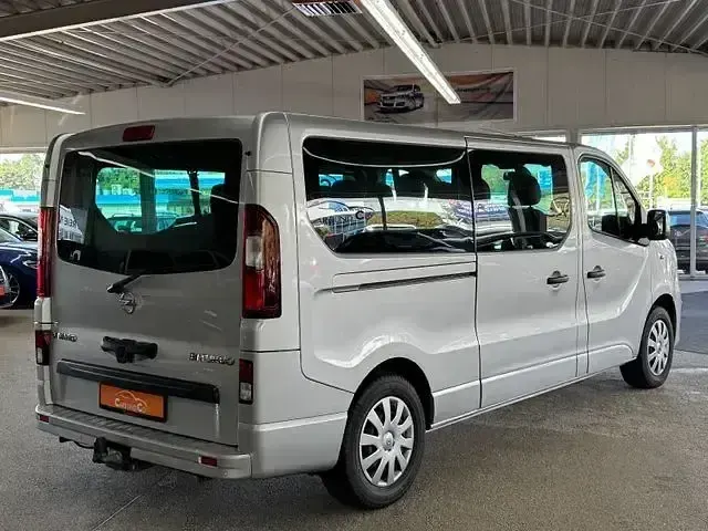 Usata Opel Vivaro 146 CV (107 kW) 2017 Argento Monovolume