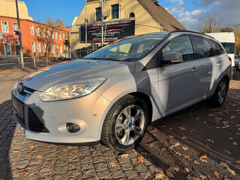Grau Gebraucht 2013 Ford Focus Kombi | 4.490 € (Guter Preis) - Bild 1/4