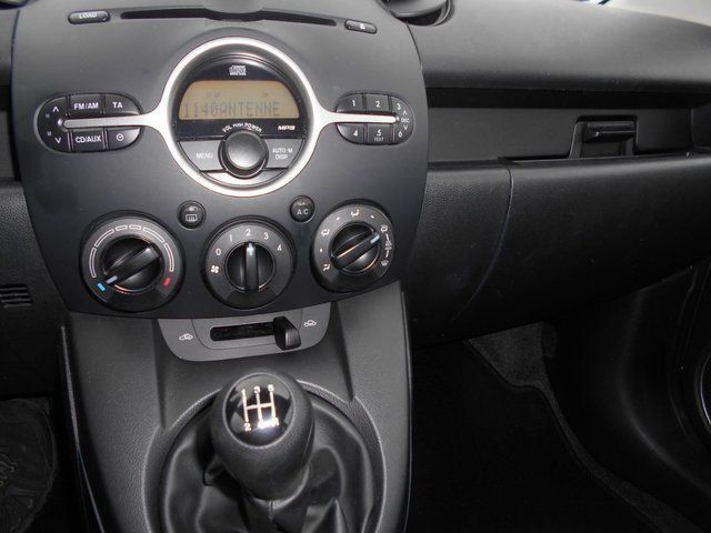 Gebraucht Mazda 2 Impuls 75 PS (55 kW) 2009 Rot Limousine