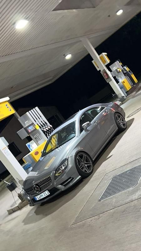 Grau Gebraucht 2011 Mercedes CLS350 AMG Coupé | 14.600 € (Fairer Preis) - Bild 1/4